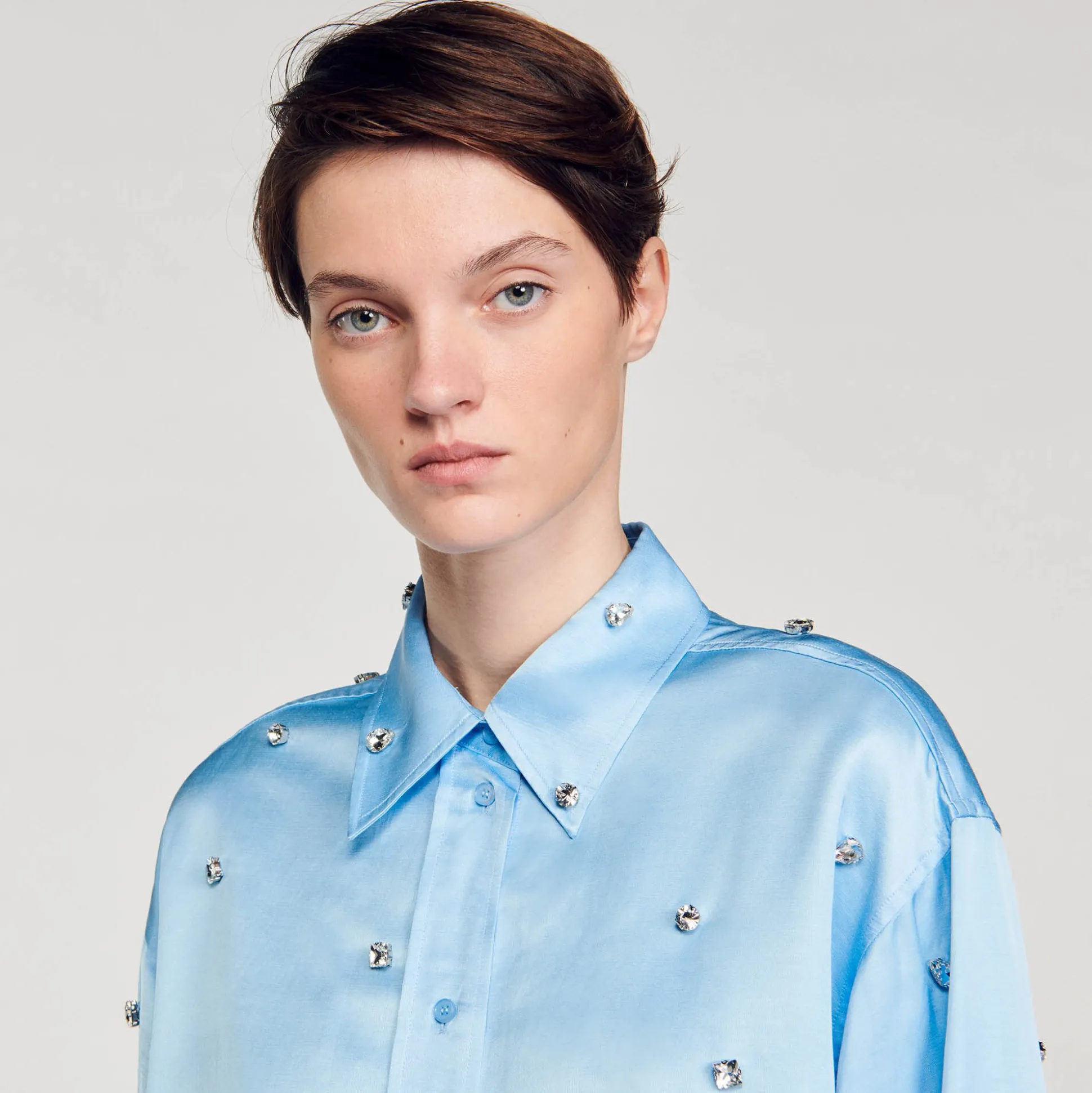 Chemise Satinée Ornée De Strass