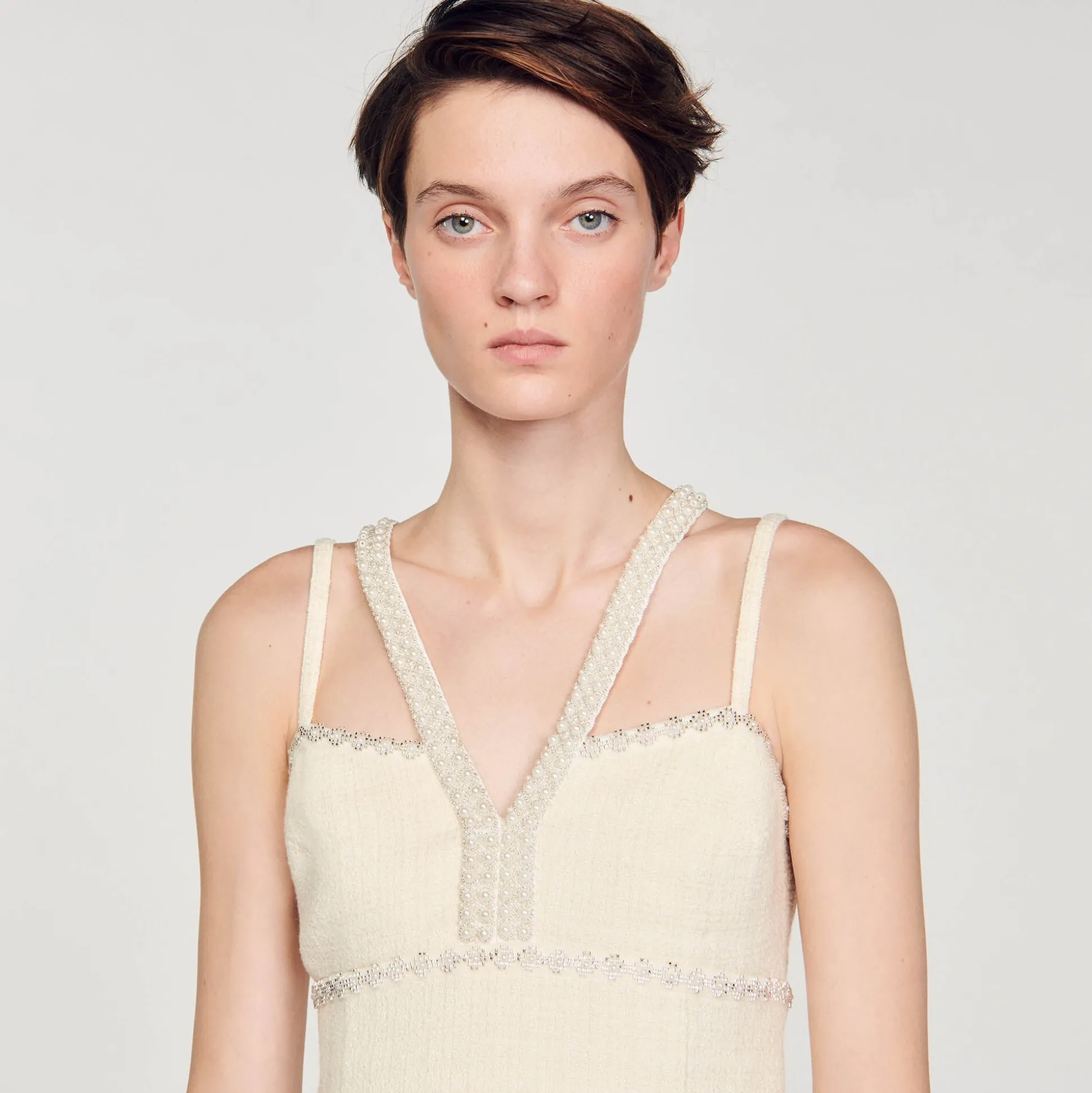 Robe Courte Ornée De Perles