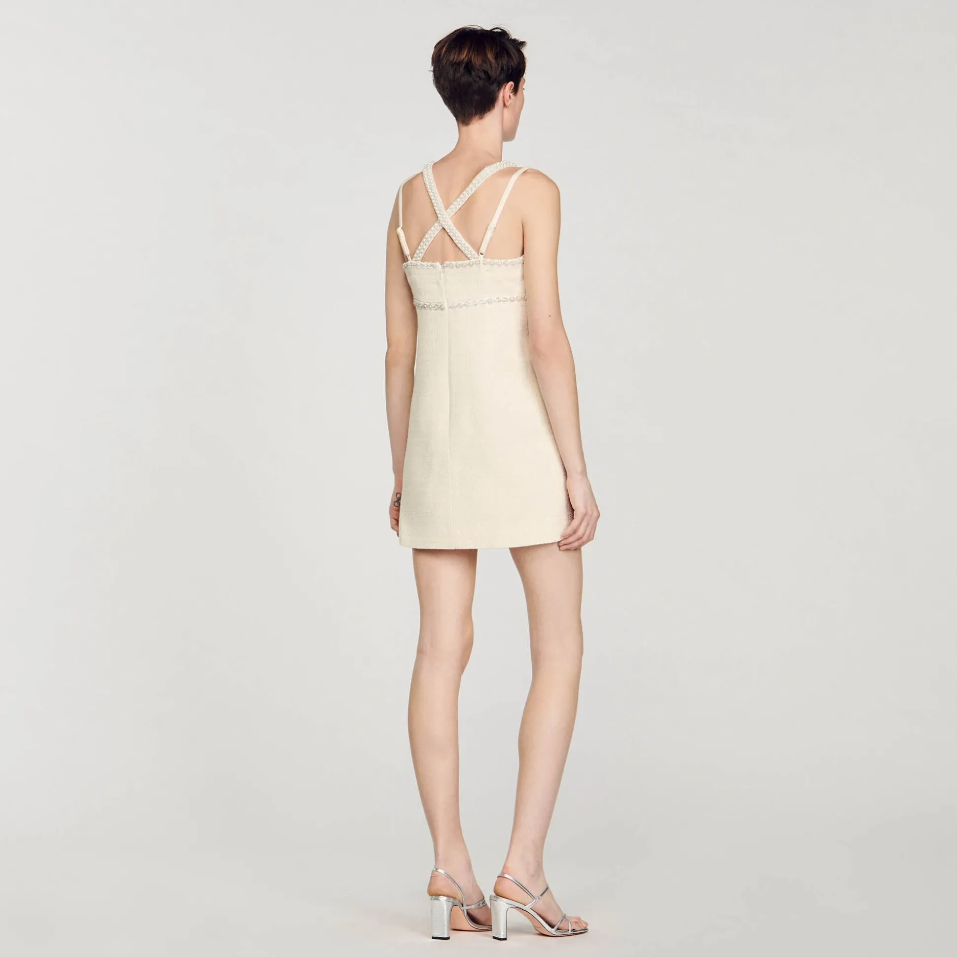 Robe Courte Ornée De Perles