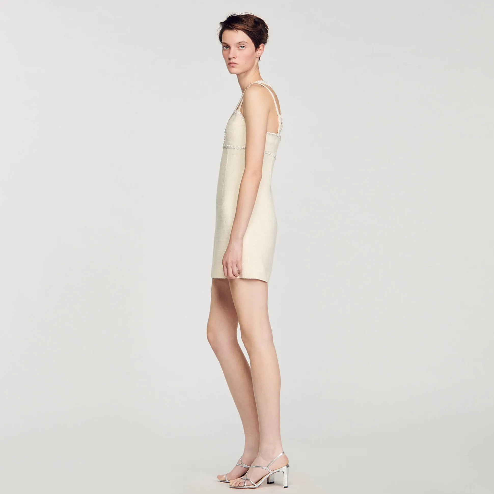 Robe Courte Ornée De Perles